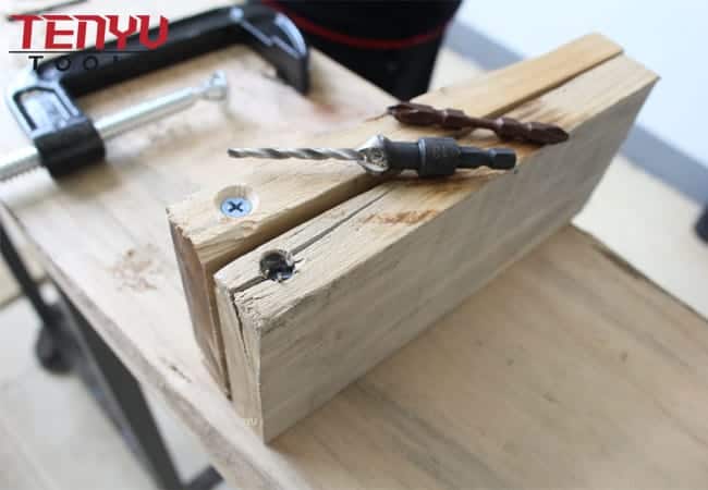 Broca de escareamento de madeira com ponta cônica de haste hexagonal com colares de parada e chave para parafuso de madeira