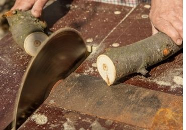 Lame de coupe de bois à l'aide