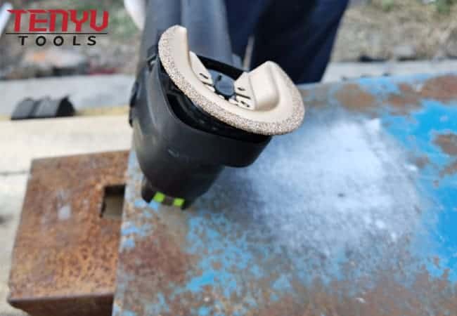 Hoja oscilante semicircular multiherramienta de grano de diamante para trabajos detallados en esquinas de concreto y espacios pequeños