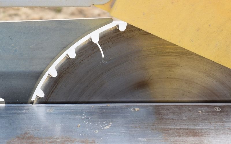 ¿Cómo selecciona la hoja de corte de madera para sus sierras de mesa?