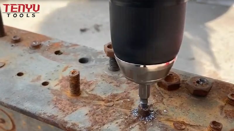 screw extractor work on a broken bolt