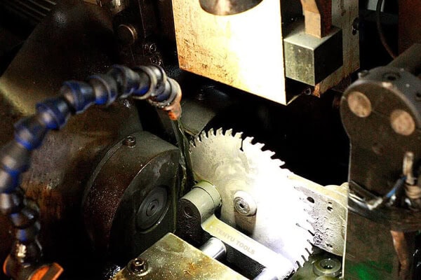 saw blade manufacture