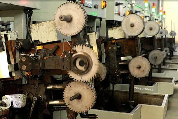 saw blade manufacture