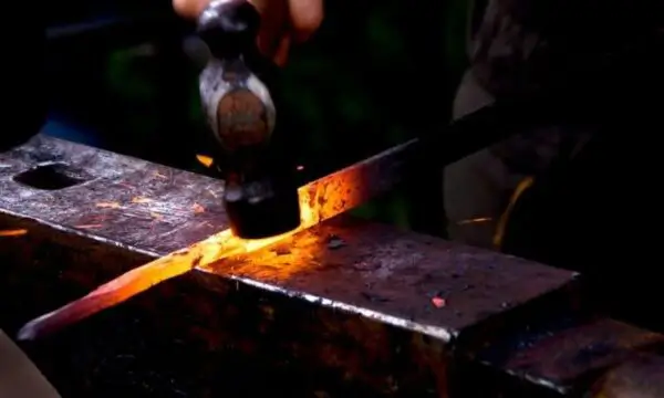 what is the best weight for a blacksmith hammer