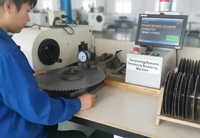 circular saw blade dynamic balance testing for stability