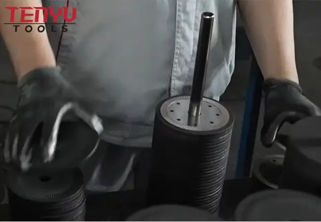 separate the blades prevent adhesion